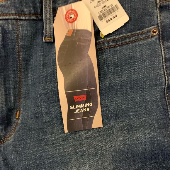 NWT Levi’s slimming bootcut Jeans - Picture 3 of 6